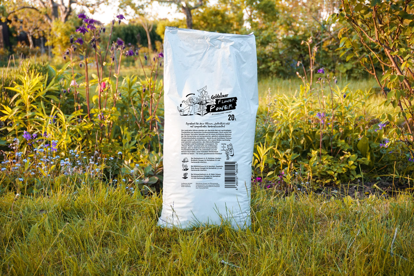 Pflanzenerde Beutel auf Wiese