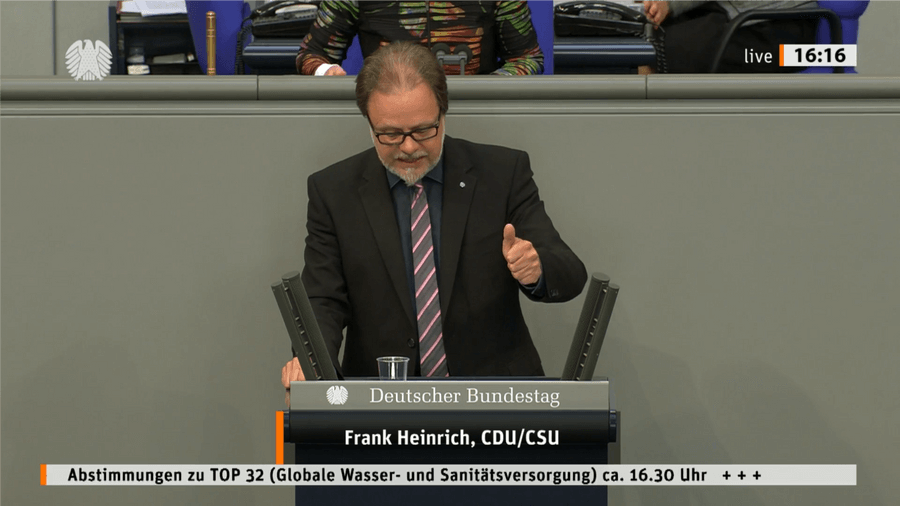 Mann im Bundestag